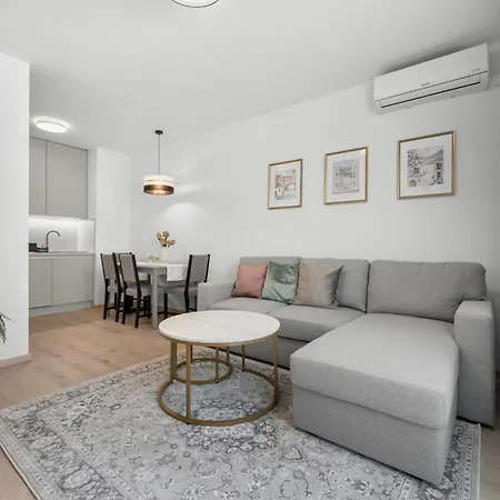 Brand New, Cozy Apartment With Parking *